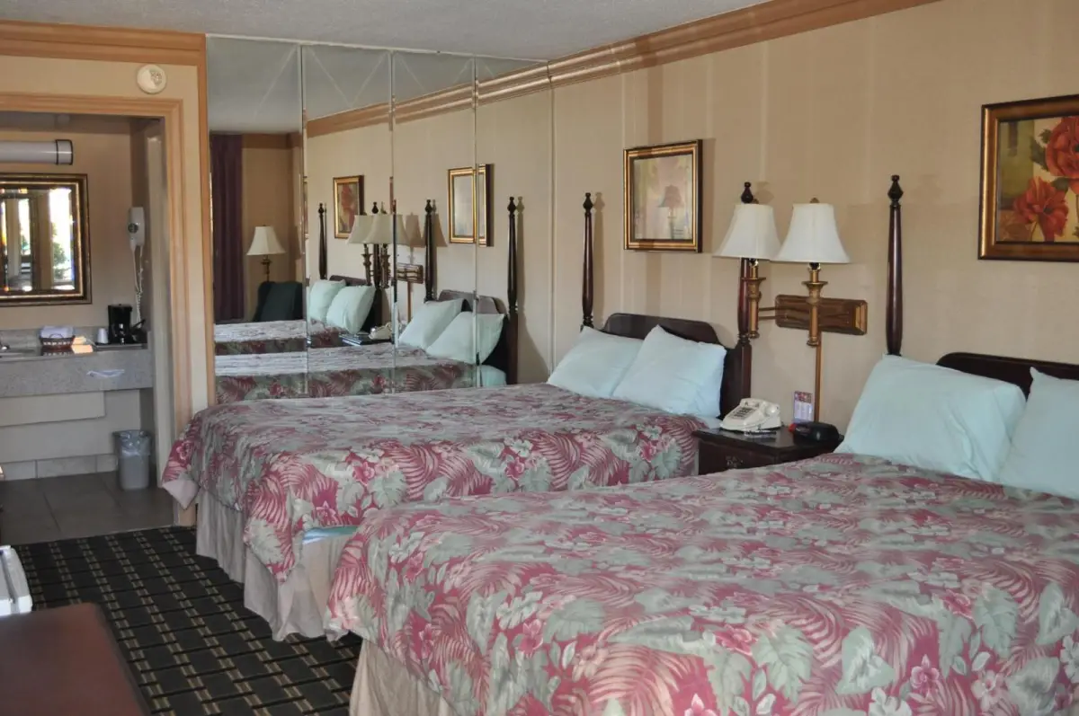 Executive Inn and Suites Springdale 6