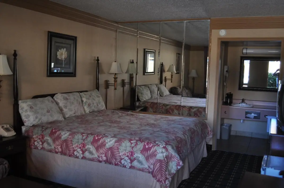 Executive Inn and Suites Springdale 8