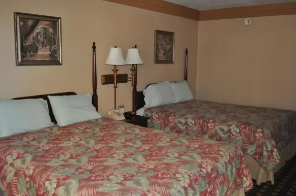 Executive Inn and Suites Springdale 4