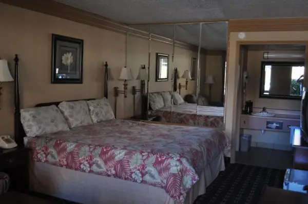 Executive Inn and Suites Springdale 8