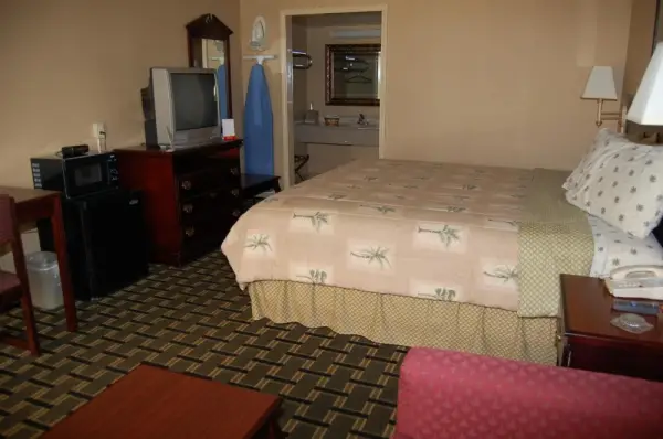 Executive Inn and Suites Springdale 9